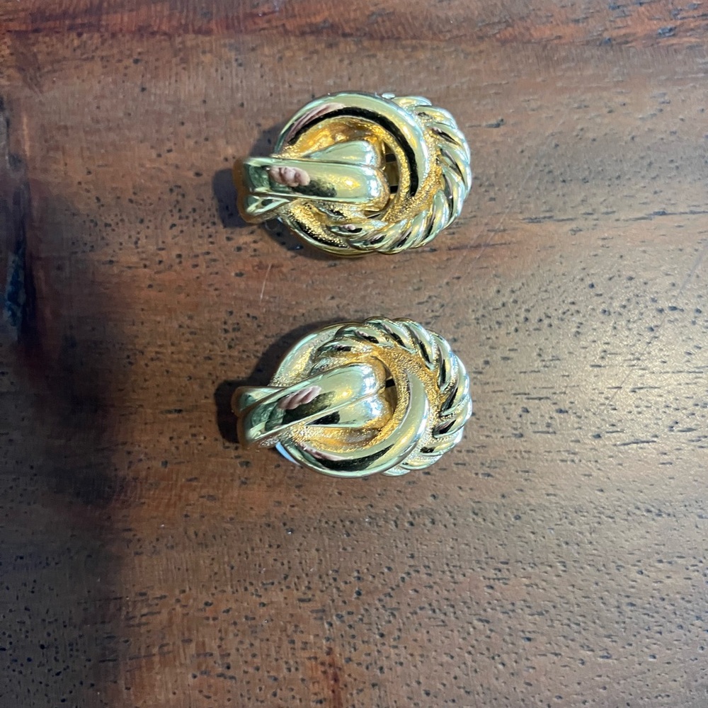 BURBERRYS CLIP ON EARRINGS AUTHENTIC! - Picture 7 of 11
